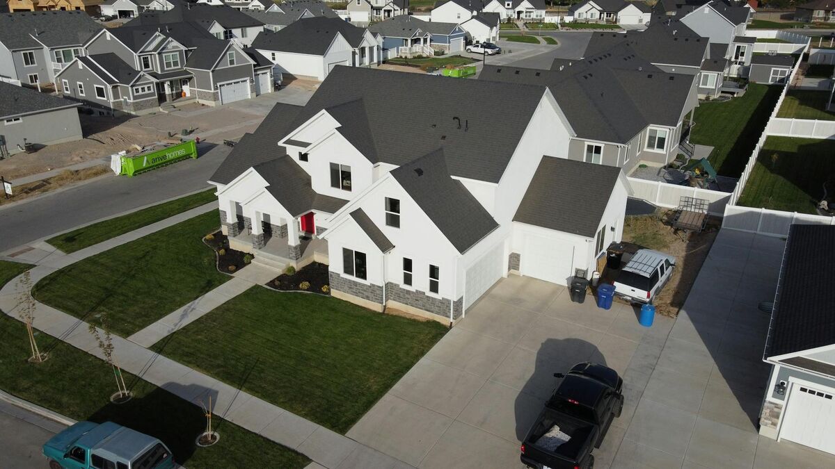Aerial view of residential neighborhood rooftops in a US suburb, the type of data captured for roof measurement